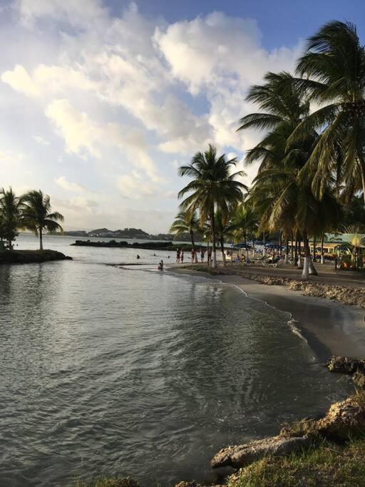 Blue Lagoon Appart En Residence Acces Plage Ле-Гозье Экстерьер фото