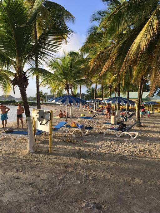 Blue Lagoon Appart En Residence Acces Plage Ле-Гозье Экстерьер фото